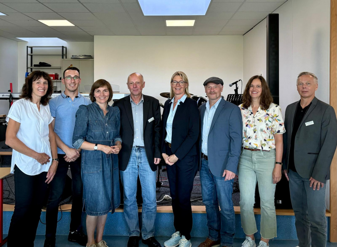 Corinna Martens, Nico Hintz (Ausbildungsleitung Wieland Maschinenbau), MdB Mareike Wulf, Winfried Krger (Geschftsfhrung kvhs Ammerland gGmbH), Jutta Klages (Schulleiterin der Oberschule Wiefelstede), Dirk Weier (Projektmanagement kvhs Ammerland gGmbH)